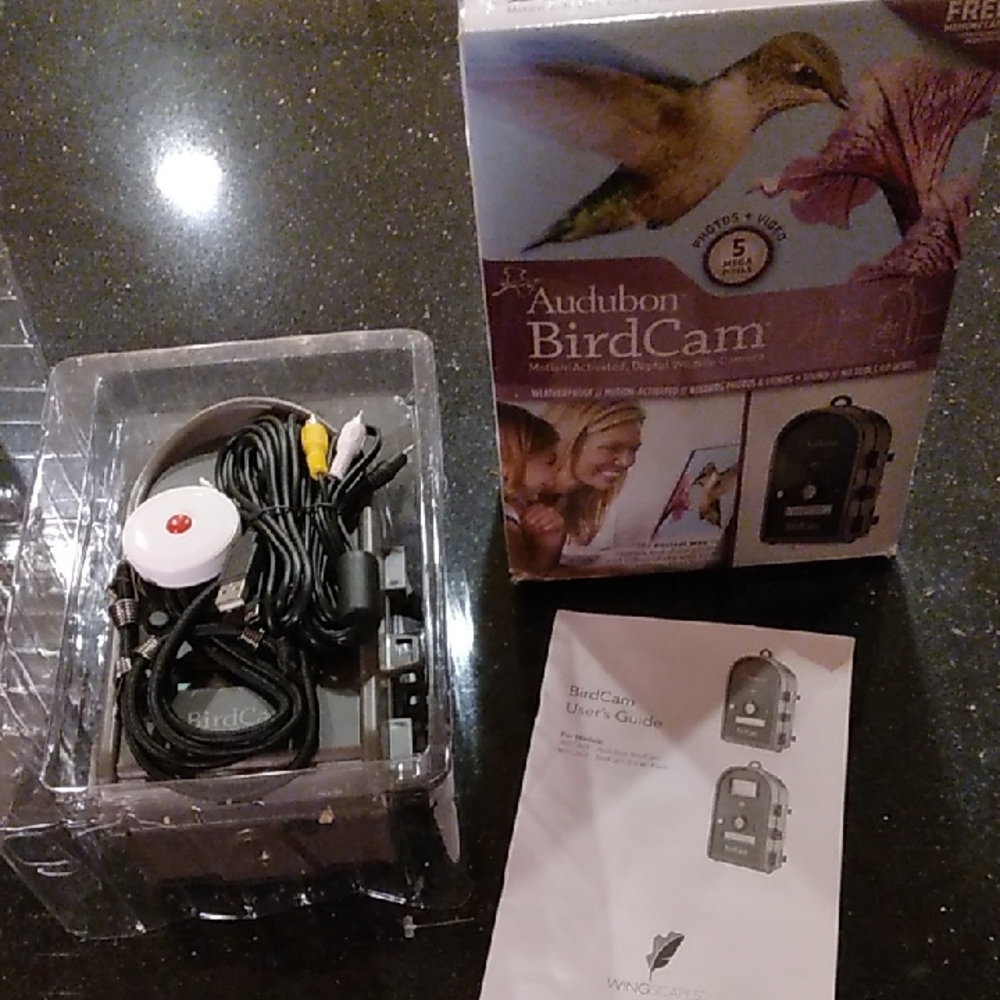 New In Beat Up Box Audubon Bird Cam